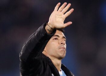 Uruguay’s Luis Suarez bids farewell in goalless draw with Paraguay