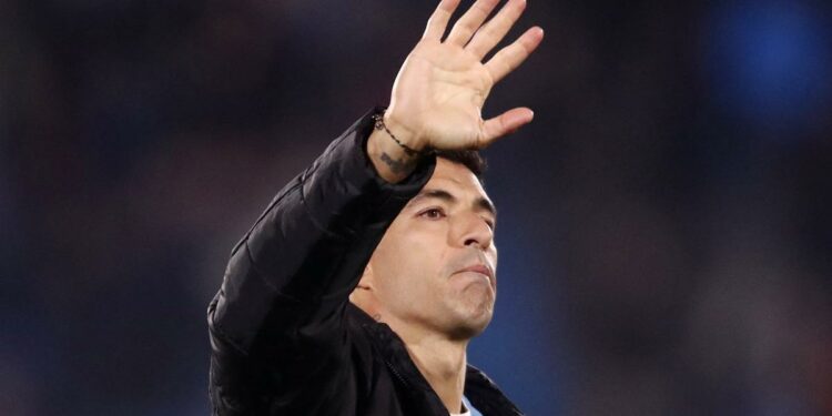 Uruguay’s Luis Suarez bids farewell in goalless draw with Paraguay