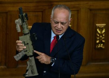 Venezuela's Interior Minister Diosdado Cabello holds a US made M4A1 rifle as he speaks during a session at the National Assembly in Caracas on September 17, 2024.