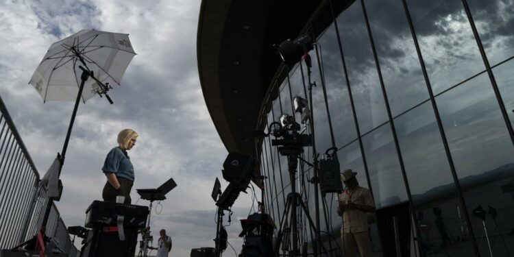 Virgin Galactic plans to spend $30M on new hangar at Spaceport America | Business