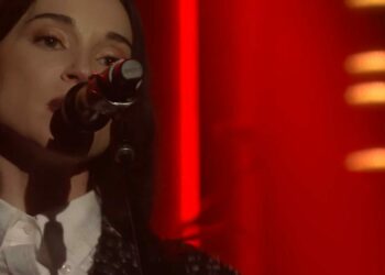 Watch St. Vincent Perform 'Flea' and 'Big Time Nothing' on 'The Tonight Show'