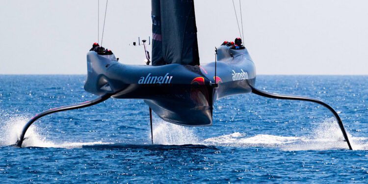 Why Olympic cyclists and rowers like Hamish Bond are competing in sailing's America's Cup