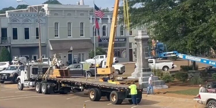 Workers removing Confederate statue in Grenada | Local