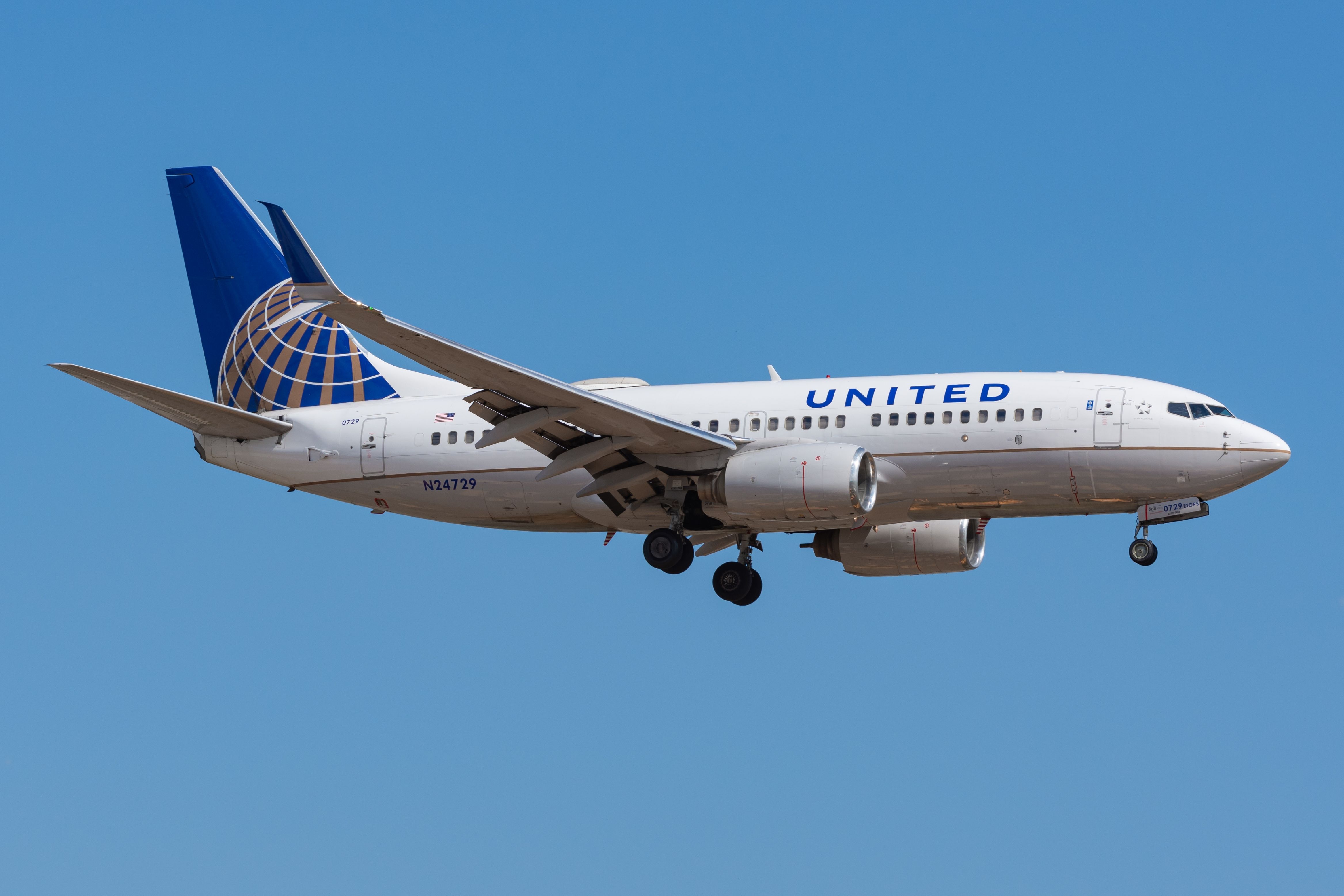 United Airlines Boeing 737-700