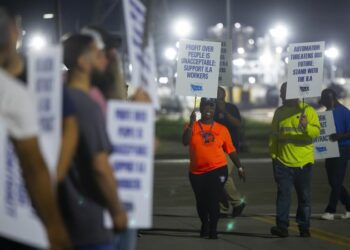 Live updates: Port workers strike begins across the East and Gulf Coasts