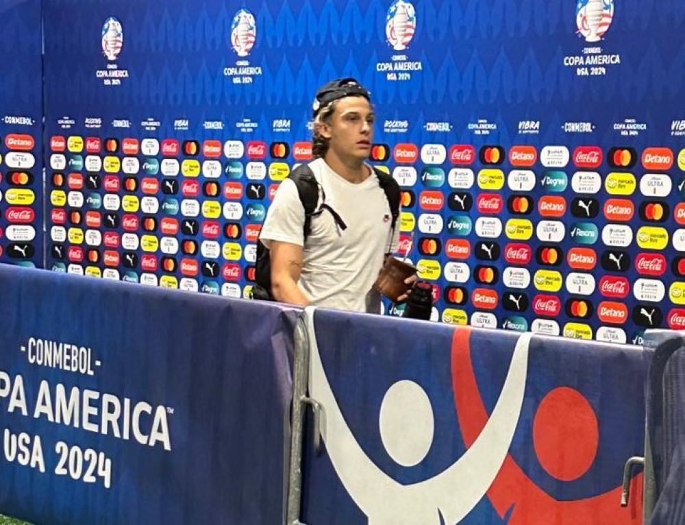 Agustín Canobbio se retiró mucho antes que sus compañeros de la selección de Uruguay por la zona mixta, sin dar declaraciones, tras el partido ante Canadá por Copa América 2024