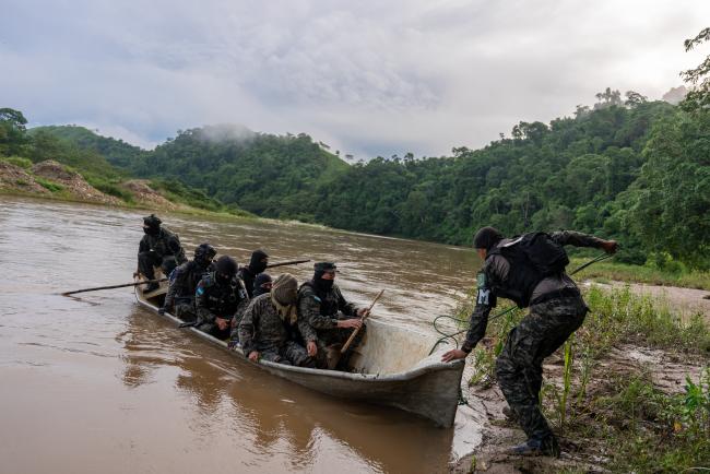 Soldiers cross a river in the the Colón department as part of coca eradication efforts. (Fritz Pinnow)