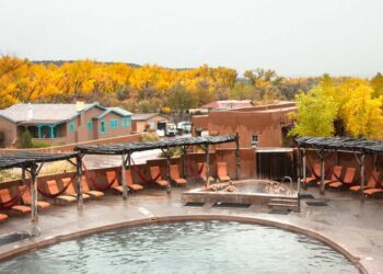 11 Most Beautiful Hot-Springs Resorts in the U.S.