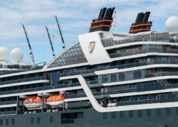 Luxury Cruise Ship Alters Itinerary Due to Amazon River Drought