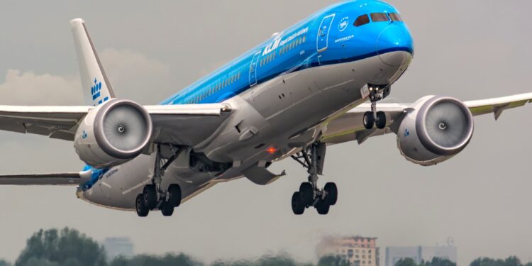 Empresa aérea holandesa KLM terá voos para 155 destinos na alta temporada de inverno que se aproxima