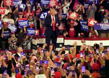 Donald Trump excites crowd during rally in Reading