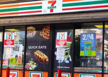 7-Eleven to close 444 North American stores
