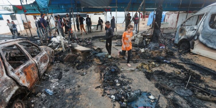 Deadly Israeli airstrike hits central Gaza