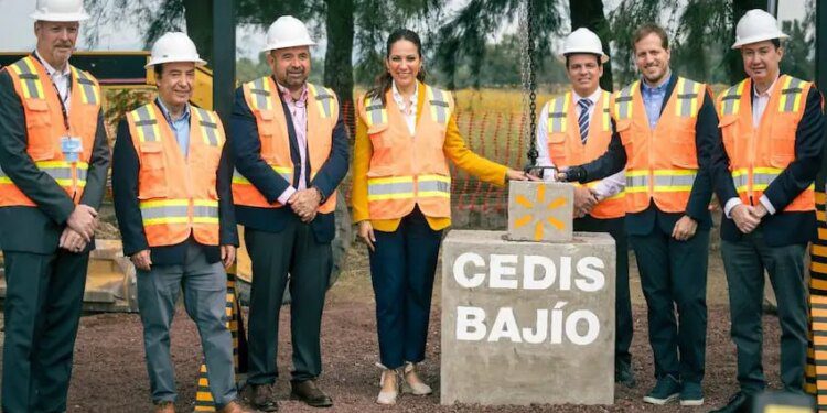 Walmart breaks ground on AI-powered warehouse in Guanajuato