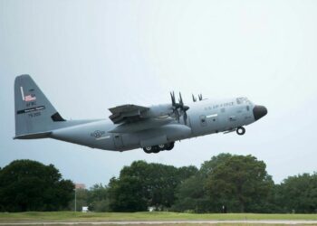 How Does The US Air Force Prepare For A Hurricane?