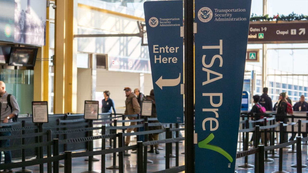 TSA precheck fast lane line before security at Reagan National Airport