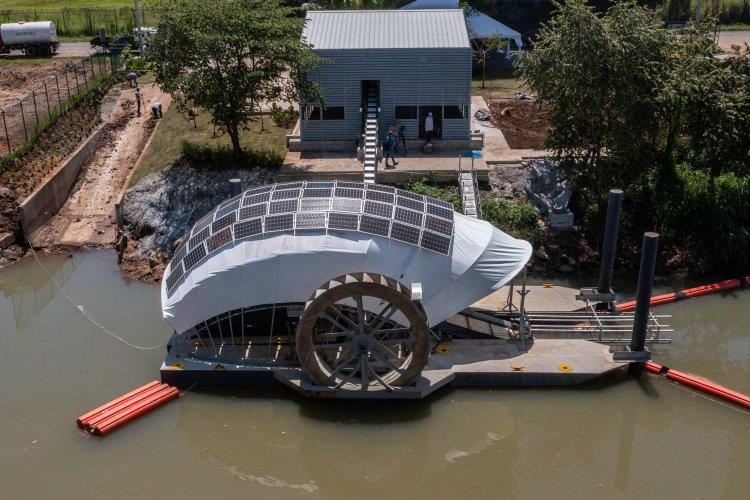 Wanda, Trash Eating Machine, Prevents Tons Of Garbage From Reaching The Sea In Panama Image