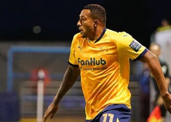 Nathaniel Mendez-Laing hace en Derby County lo que no pudo en la Selección de Guatemala