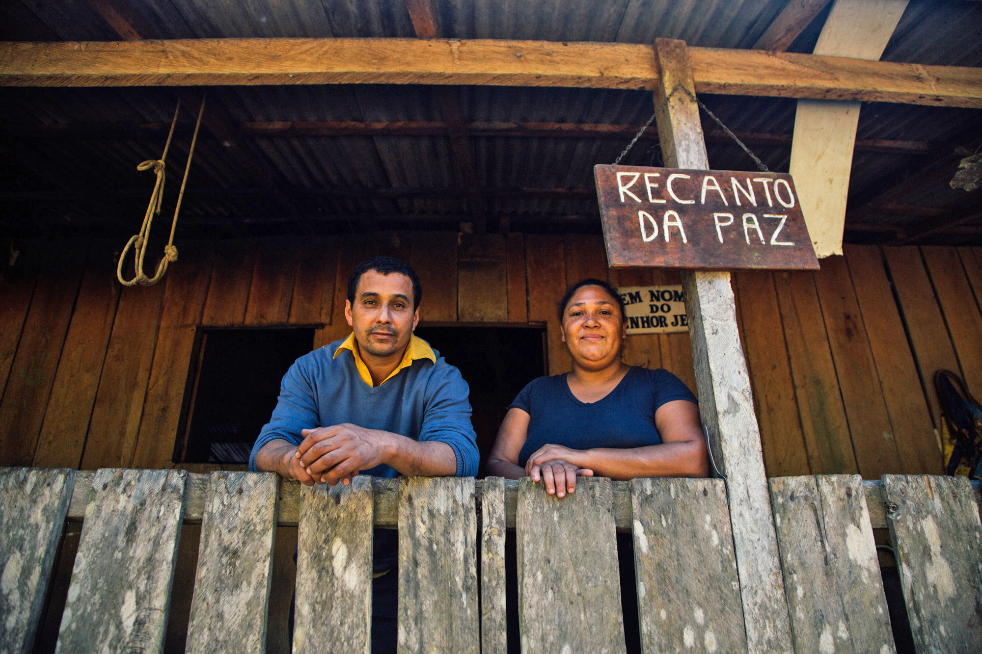 Quilombola leaders Edmilson Furquim (Dênis) and Elza Ursulino on the balcony of their home in the Bombas territory.