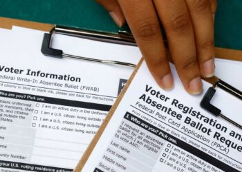 With polls tight, US election campaigns target overseas voters - News