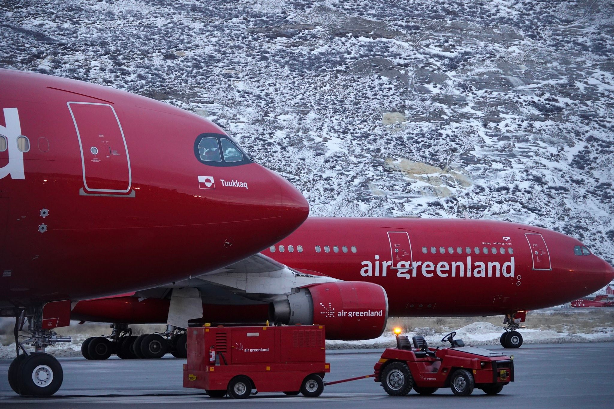 Air Greeland A330-800 and A330-200 side by side