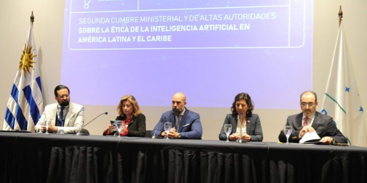 Inteligencia Artificial en América Latina: a la zaga y sin cooperación regional