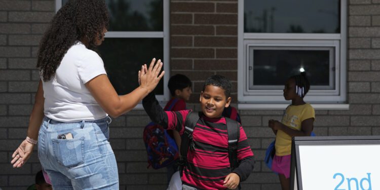 Venezuelans have come to Aurora for better lives and schools, with mixed results