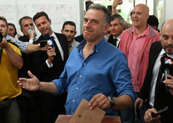 Teacher vs veterinarian: Uruguay's presidential frontrunners