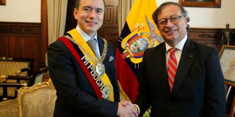 con 14 horas de apagones diarios, presidente Noboa busca persuadir a Gustavo Petro de reanudar venta