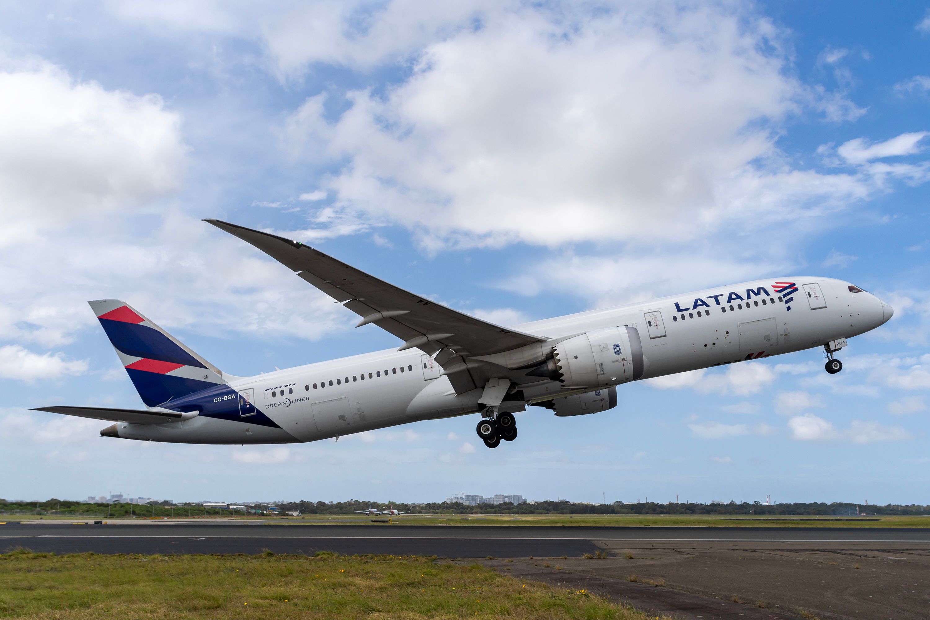 LATAM AIRLINES SYDNEY TO SANTIAGO LAN810