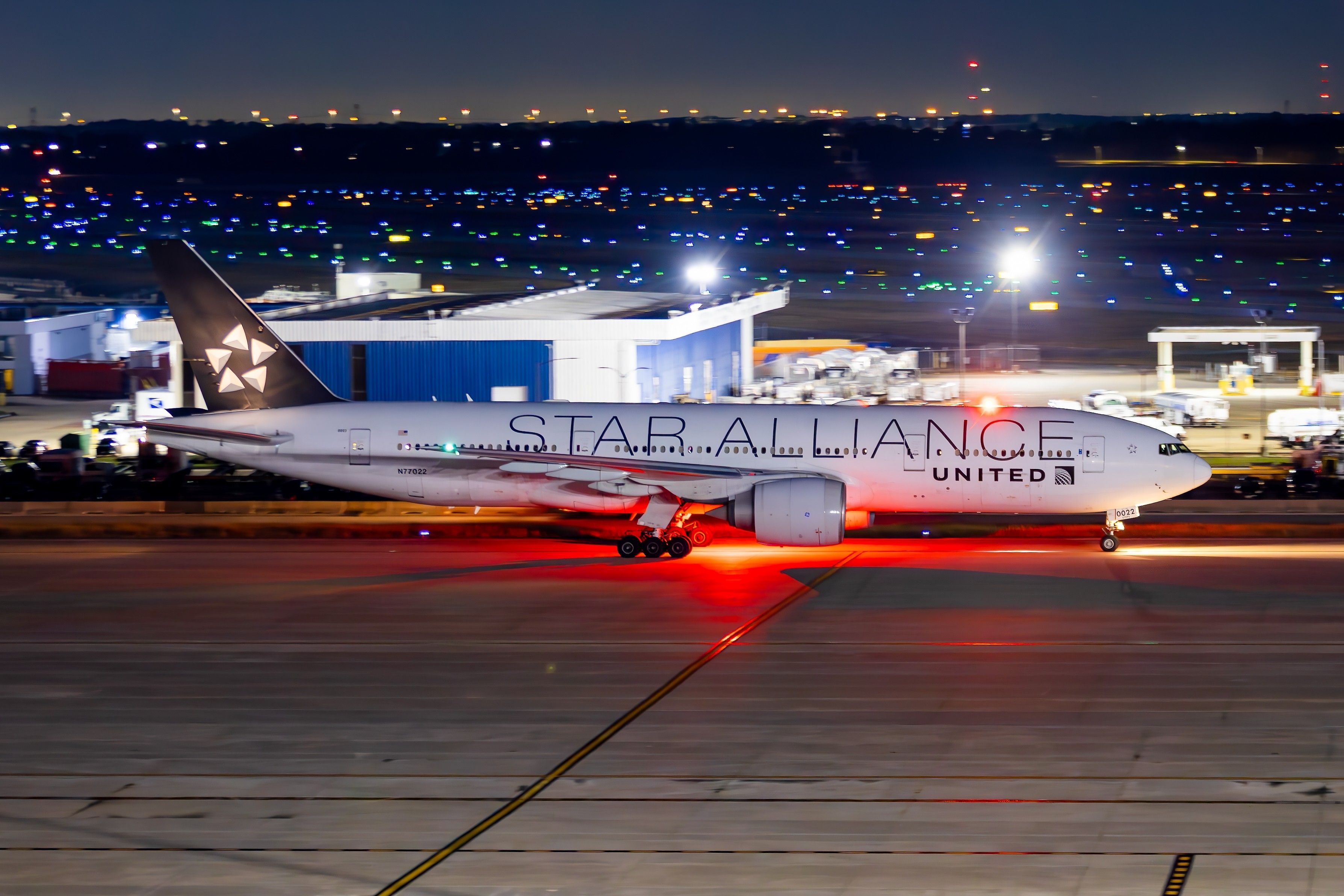 A United Airlines Boeing 777 widebody