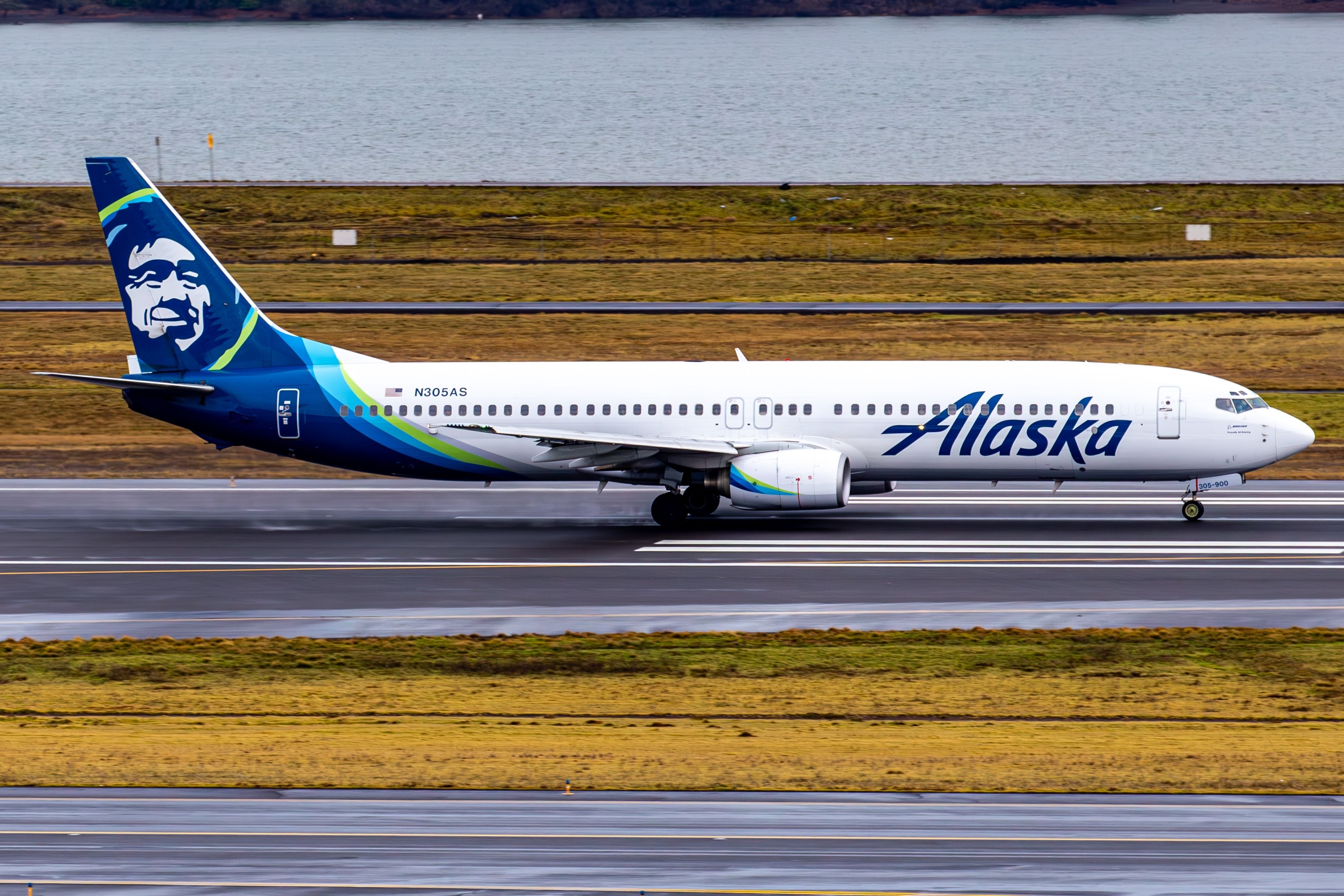 First-ever Boeing 737-900 with Alaska Airlines shutterstock_2488709907