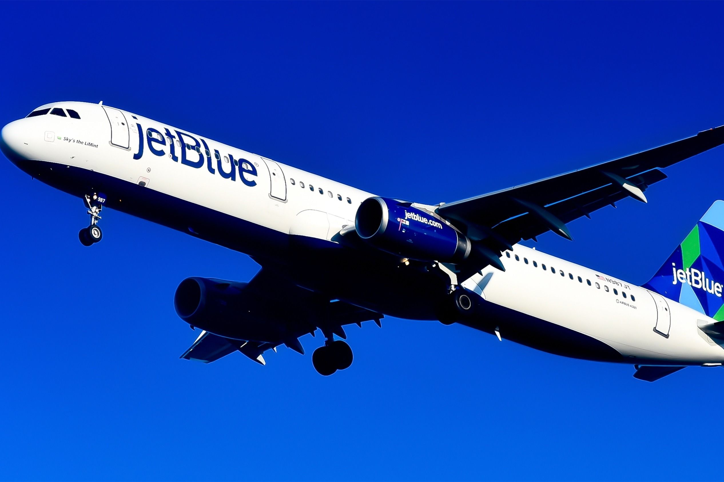 A JetBlue Airbus A321