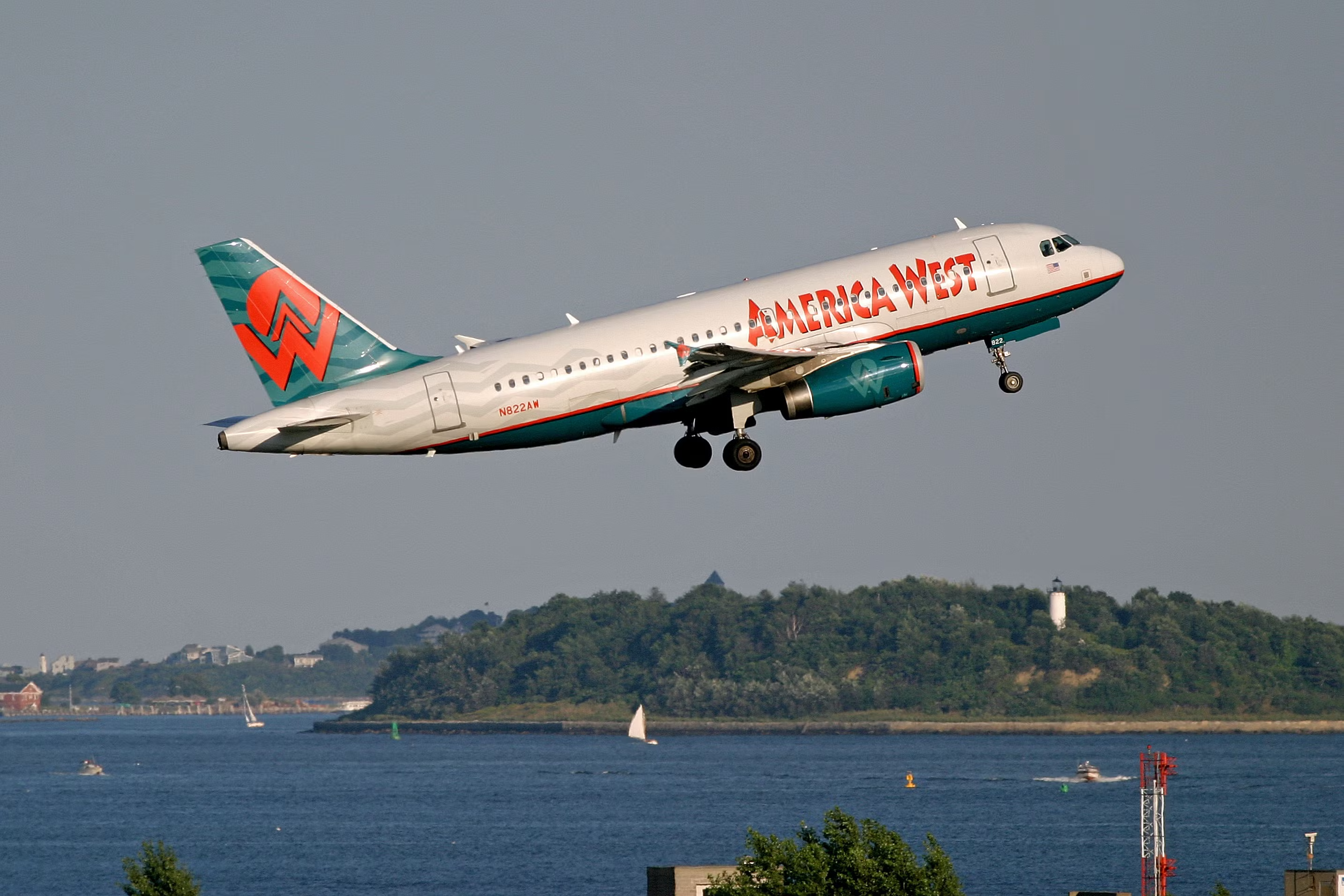 America_West_N822AW_A319