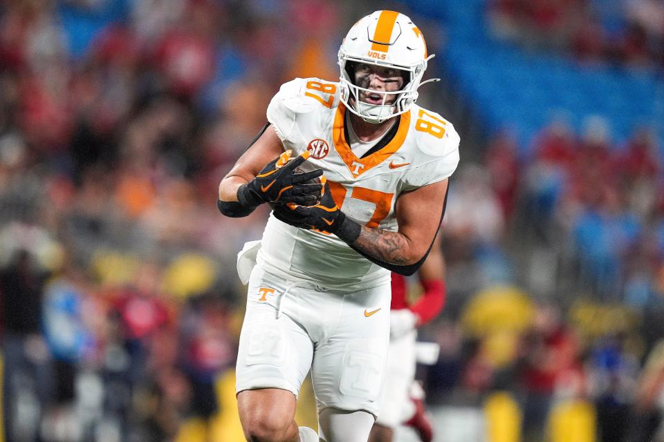 Sep 7, 2024; Charlotte, North Carolina, USA; Tennessee Volunteers tight end Miles Kitselman (87) runs for the goal line after a catch during the second half against the North Carolina State Wolfpack at the Dukes Mayo Classic at Bank of America Stadium. Mandatory Credit: Jim Dedmon-Imagn Images