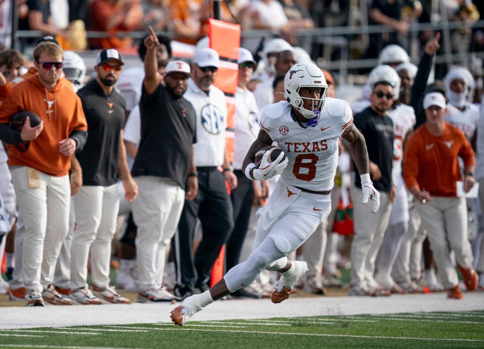 Texas Longhorns tight end Amari Niblack (8) runs after a catch against the Vanderbilt Commodores during the first half of their game at FirstBank Stadium in Nashville, Tenn., Saturday, Oct. 26, 2024.