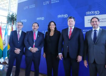 Paraguay is highlighted as the country with the highest renewable energy generation in the world