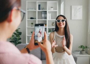 AGE & GENDER DISTRIBUTION 2024