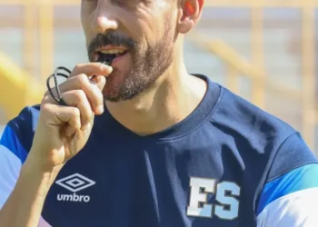 El Salvador buscará el primer triunfo en ese estadio con Dóniga.