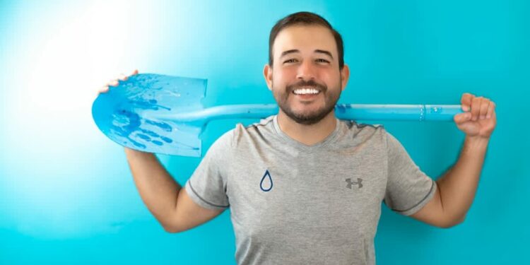 Alumnus leads nonprofit to ensure clean water access for communities in Latin America | FIU News
