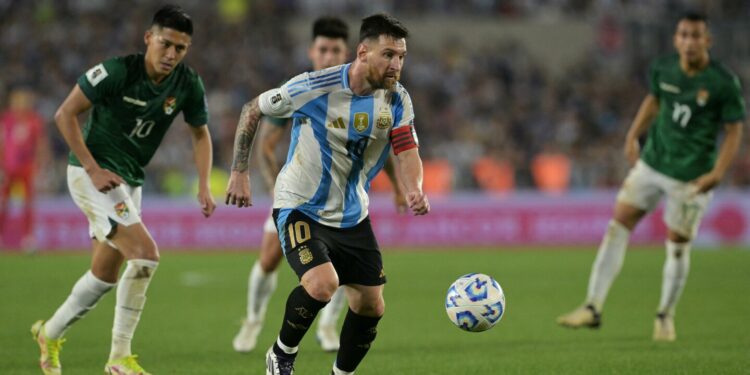Argentina 6-0 Bolivia: Lionel Messi hat trick, 2 assists cool off La Verde (video)