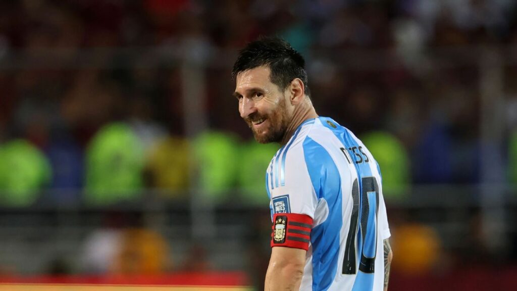 Argentina's Messi blames soaked pitch for Venezuela draw