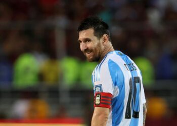 Argentina's Messi blames soaked pitch for Venezuela draw