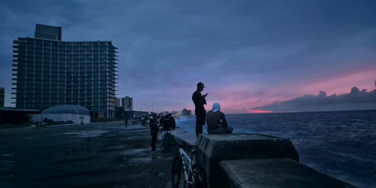 Blackouts in Cuba highlight the island’s extreme energy fragility