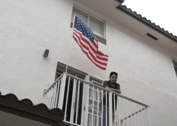 Can you fly the American flag at your condo? - WSVN 7News | Miami News, Weather, Sports