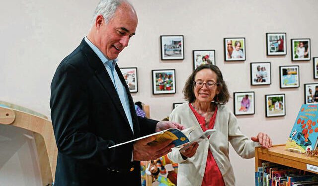 7856981_web1_gtr-CaseyVisit001