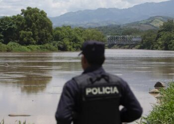 El Salvador desmantela red de tráfico de migrantes a EEUU