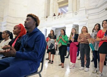 Event at Arkansas Capitol highlights teen experiences with mental health concerns | The Arkansas Democrat-Gazette