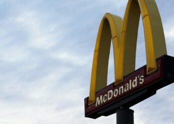 Fast food chains hold the onions after McDonald's E. coli outbreak in US