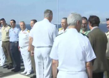 Felipe VI visita en Barcelona el buque anfibio portaeronaves LHD, 'Juan Carlos I'